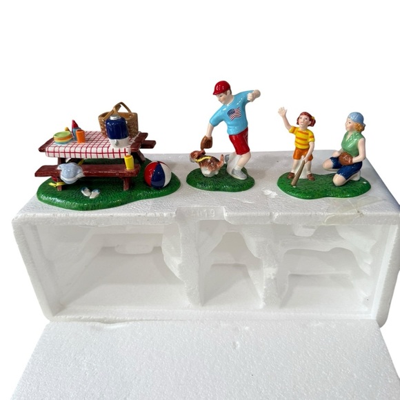 Dept 56 Snow Village Summertime Family Picnic 3 Pieces Dog Picnic Table Kids - Picture 3 of 8